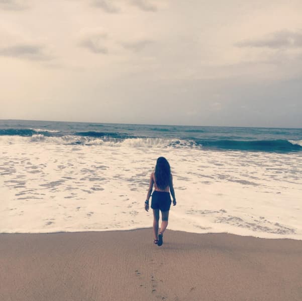 A Paulina le encanta la inmensidad del mar.