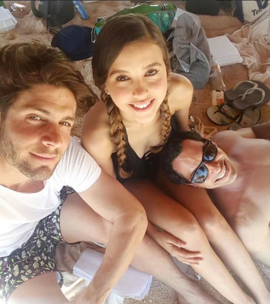 Este trío de talentosos actores se lleva muy bien.