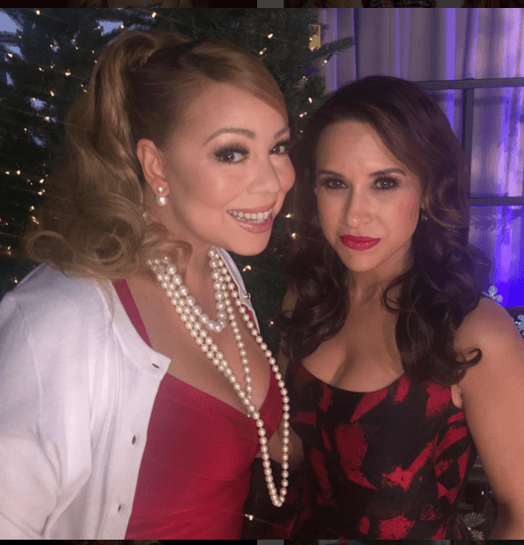 Mariah y su inseparable amiga, siempre listas para cualquier ocasión.