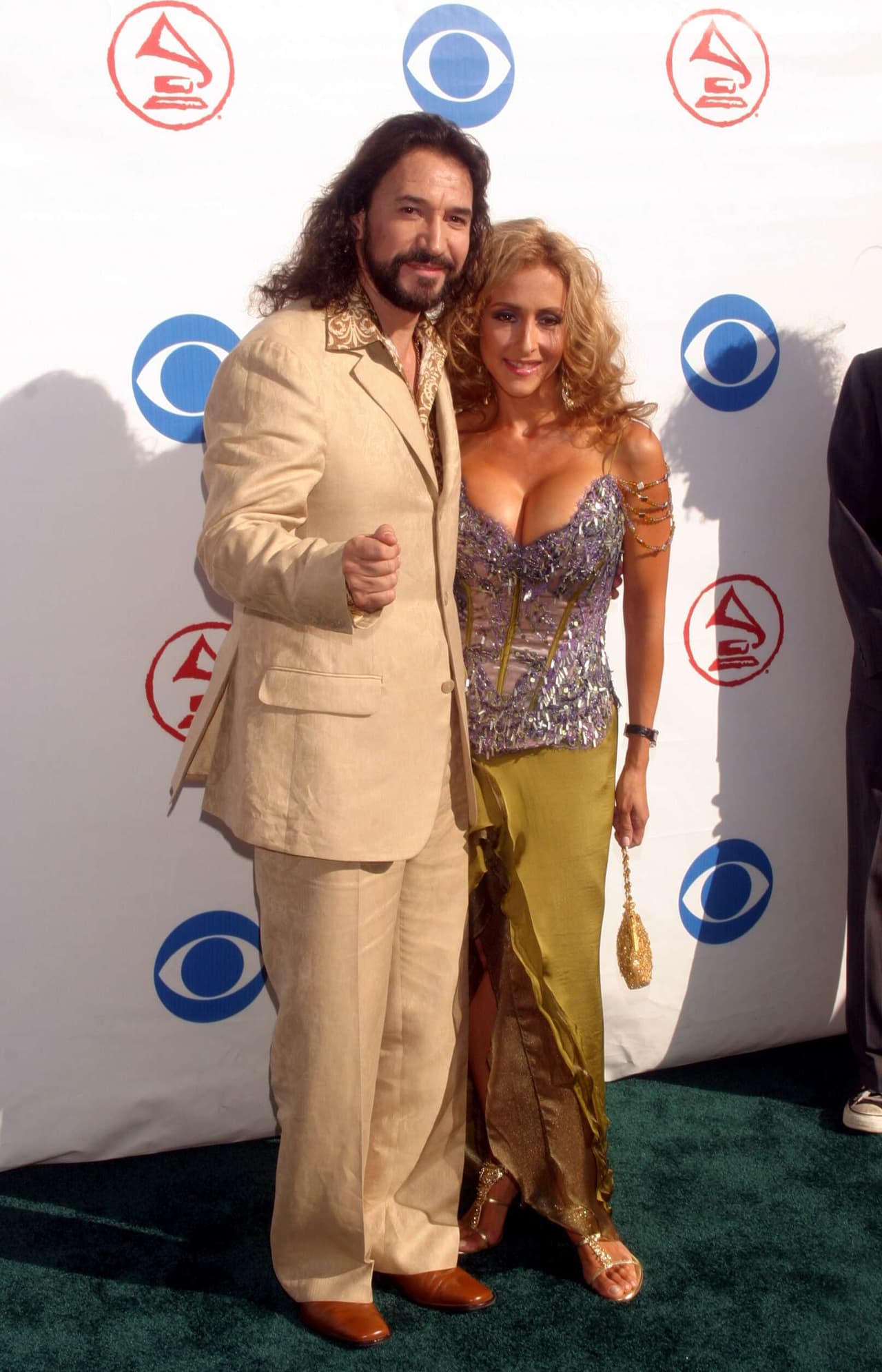 Marco Antonio Solís, 'El Buki' y su esposa Cristina Salas caminaron por la alfombra en 2004.