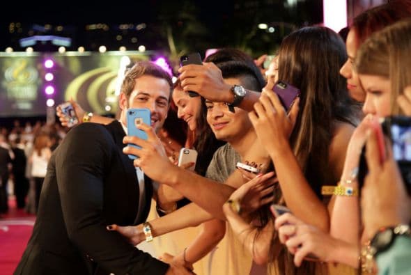 ¿A quién no le gusta un 'selfie'? Y es que están de moda. Mira estas que los artistas se tomaron en la alfombra de Premio Lo Nuestro 2014.