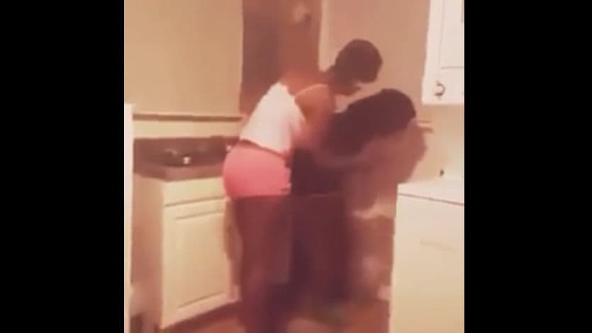 El video que generó cientos de reacciones de apoyo a la adolescente golpeada por su mamá