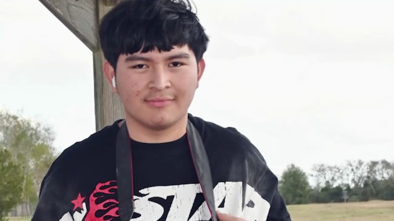 Habla madre de joven hispano asesinado a tiros en gasolinería de Houston y exige justicia