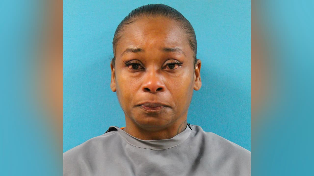 Arrestan a empleada de pruebas de laboratorio de un asilo de ancianos bajo cargos de robar a residentes en Lewisville