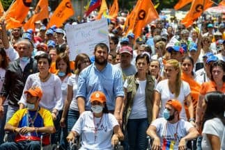 Jóvenes en huelga de hambre también participaron.
