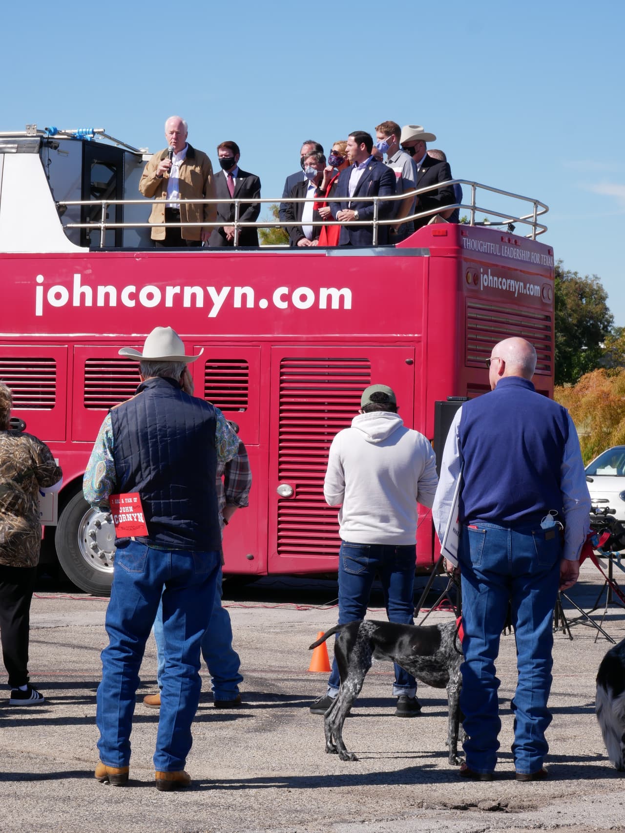El candidato republicano se enfrenta a la candidata demócrata MJ Hegar en las elecciones del próximo martes. 
<br>