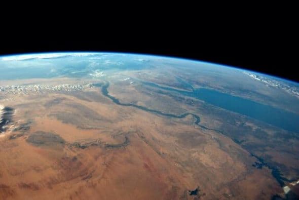 Desierto de Egipto y el Mar Rojo en una tarde sin nubes   Fotos: @astro_reid