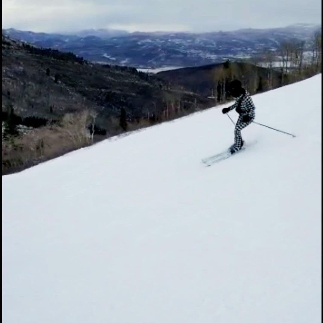 Cada año, Karla Martínez viaja a esquiar y en este viaje demostró los avances que ha tenido en el deporte de montaña.