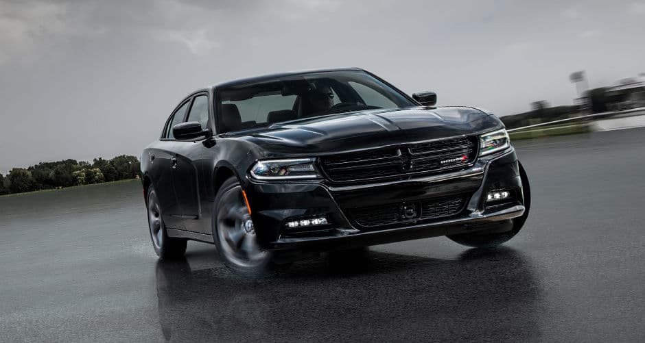 <b>3. Dodge Charger SE y SXT</b>: Los conductores de las dos versiones del popular sedan de Dodge equipados con motor V6, lograron un 32% de multas, mientras que los modelos con motor V8 ni aparecen en la lista, lo que nos demuestra que siempre es bueno plomo en el pie derecho para compensar por la falta de potencia. Lo malo es que la billetera es la que sufre. En la foto vemos un modelo 2015.