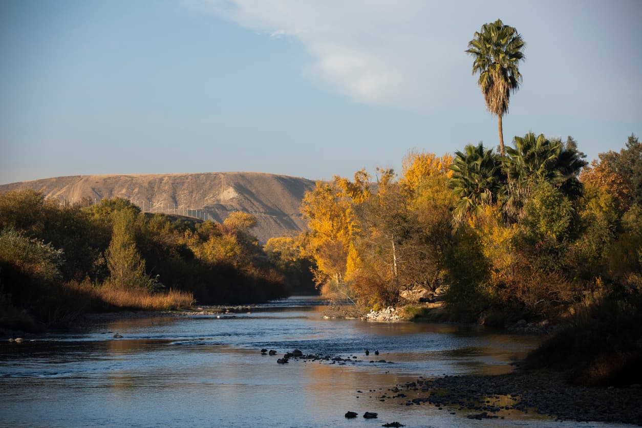 <b>7. Curso del río Kern (California):</b> Unas 500,000 personas viven en los alrededores del curso del Río Kern en Bakersfield, California. Las aguas subterráneas permiten al río suministrar agua potable, pero muchos años de desvíos constantes de agua para actividades agrícolas han hecho que las últimas 25 millas del curso bajo del río Kern se secaran.