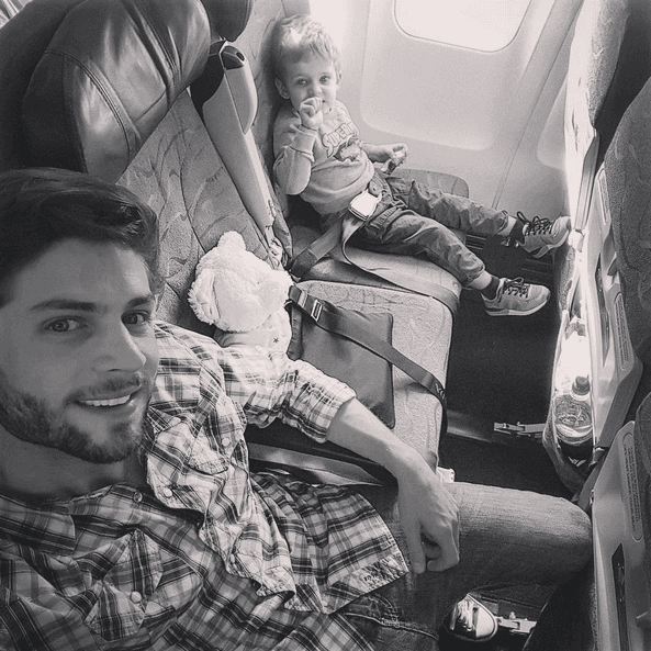 Benicio acompaña a su papá a todas partes.