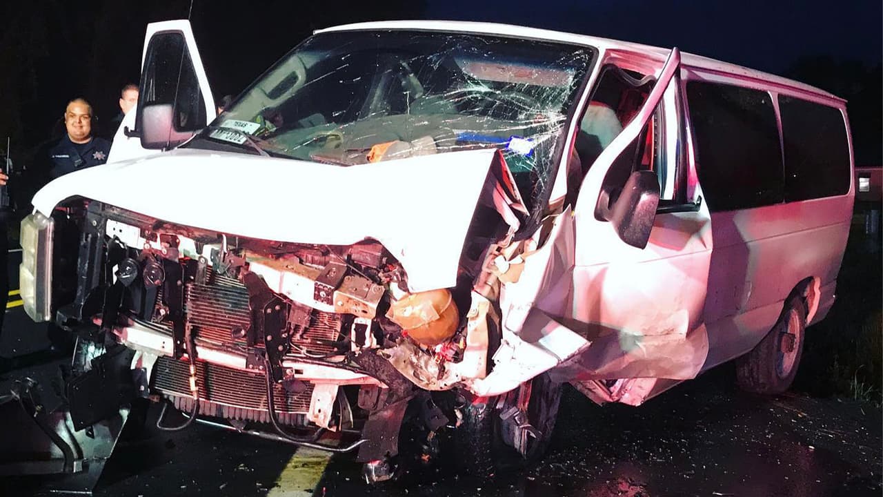 El choque fue de frente entre ambos vehículos por lo que fueron afortunados de sobrevivir.