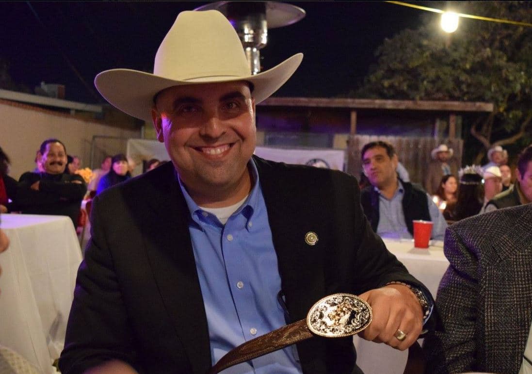 Un político de Texas recibe una bala perdida en la cabeza durante la fiesta de Año Nuevo