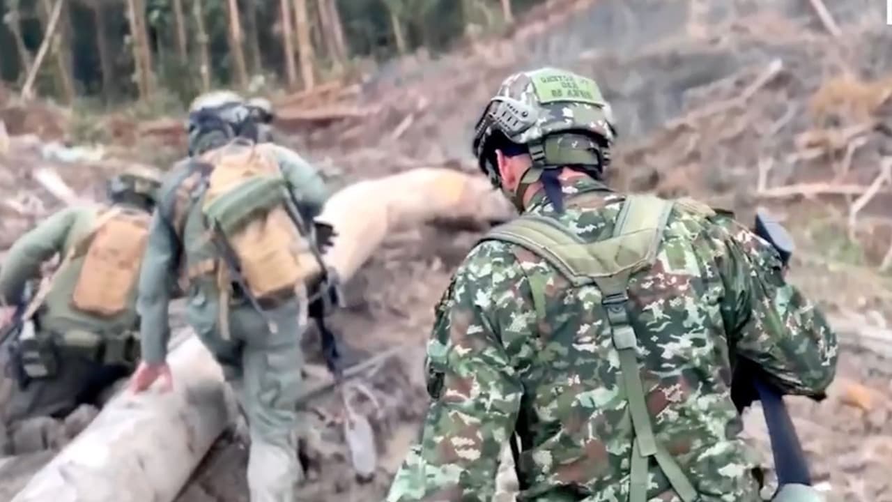 Siete menores mueren en bombardeo contra grupo guerrillero en Colombia: el presidente pide perdón