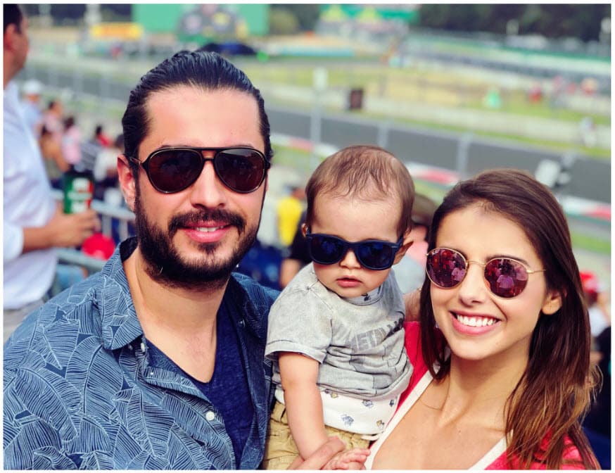 "Mi hijo tiene su papá, qué ridícula pregunta, él tiene su papá. Mi bebé es lo más hermoso de este planeta y me tiene completamente enamorada", reportó el portal Las Estrellas.
<br>