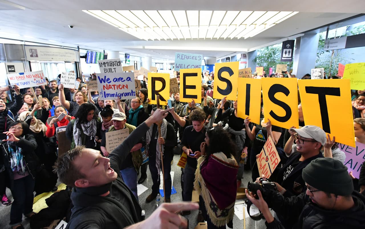 Tras el veto migratorio, la industria tecnológica finalmente le muestra los dientes a Trump