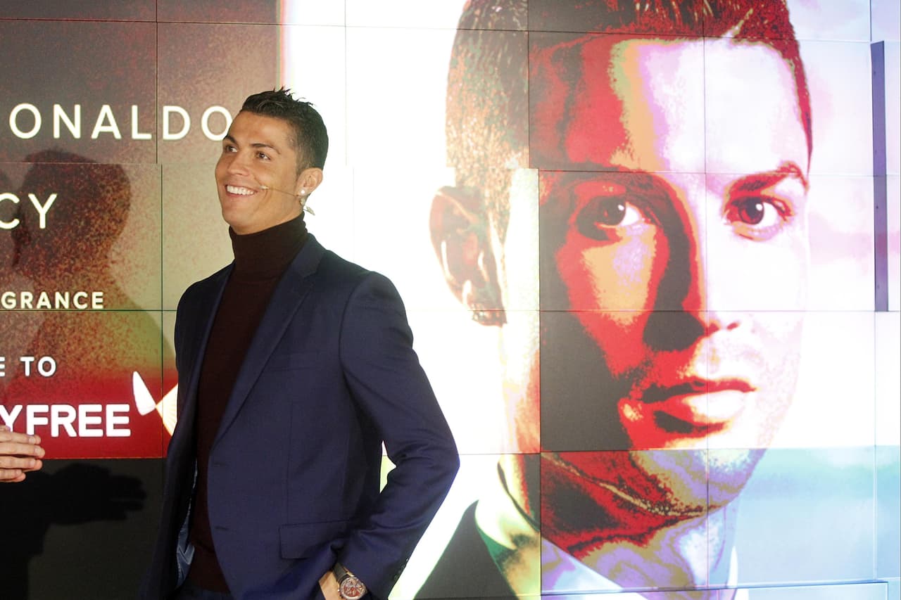 Lo hizo en una de las tiendas duty free del aeropuerto de Barajas.