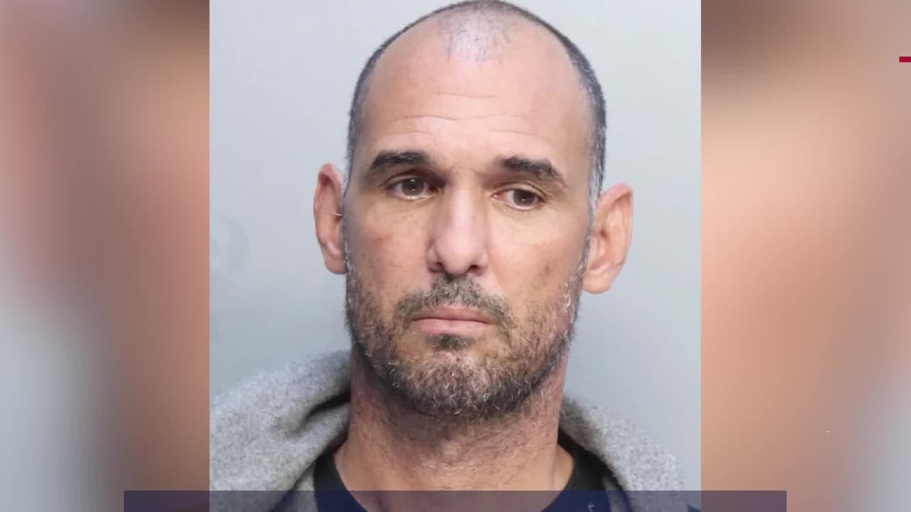 <a href="https://www.univision.com/local/miami-wltv/arresto-miguel-felix-hernandez-acusado-asesinar-mujer-doral">Miguel Félix Hernández, de 43 años fue acusado del asesinato</a> de 
<a href="https://www.univision.com/local/miami-wltv/policia-reporta-persona-muerta-varios-heridos-tiroteo-en-doral"><b> Marianela Noemí Rodríguez</b></a>, de 58 años, la noche del pasado 28 de octubre en la urbanización Grand Bay Estates, en Doral. Según las autoridades, la víctima sospechaba que el acusado, con quien había tenido una relación romántica, la acechaba.