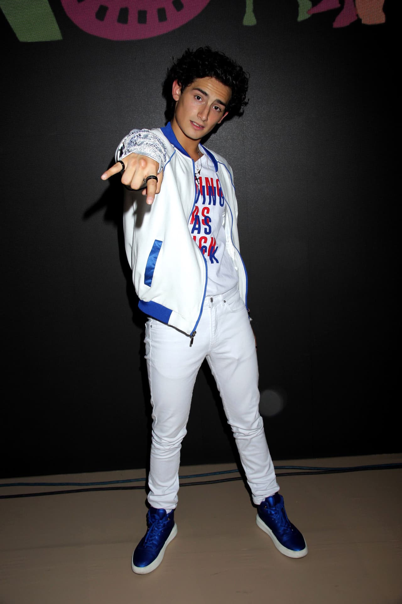 Pese a que ahora Juan Osorio no tiene aún al protagonista, ya comenzó con los avances de la historia y grabó un demo resumen de la telenovela con algunos de los actores confirmados, entre ellos 
<b><a href="https://www.univision.com/famosos/emilio-osorio-disfruta-de-sus-vacaciones-derrochando-amor-con-su-novia-fotos" target="_blank">su hijo Emilio Osorio</a>. </b>
<br>