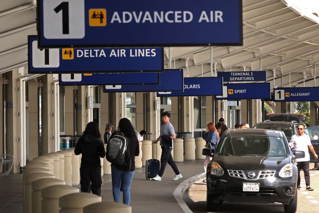 El nuevo nombre propuesto es "Aeropuerto Internacional de la Bahía de San Francisco Oakland".