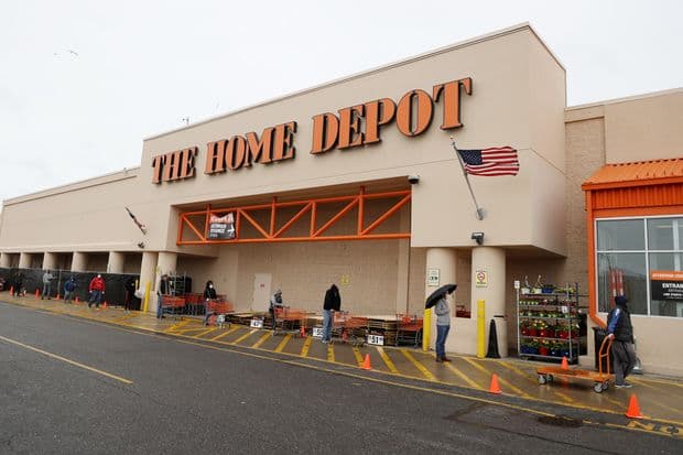 Los representantes de Home Depot dijeron que mantendrán sus políticas que obligan a los compradores y empleados a usar máscaras.