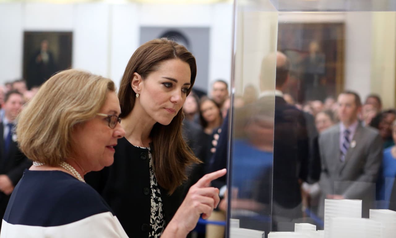 Dieron un breve recorrido por la embajada.