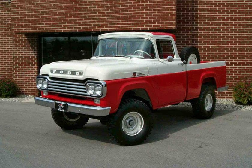 <b>4) No ofrecieron tracción a las cuatro ruedas hasta 1959</b>
<br>Hasta 1959 no era tan fácil conseguir una pickup con tracción a las cuatro ruedas. Para ello, debían apoyarse en empresas especializadas en dicha modificación. La empresa Marmon-Harrington fue una de las primeras en realizar este tipo de trabajo y la fuerza militar belga modificaba los camiones de 1 – ½ tonelada de Ford para su servicio.
<br>