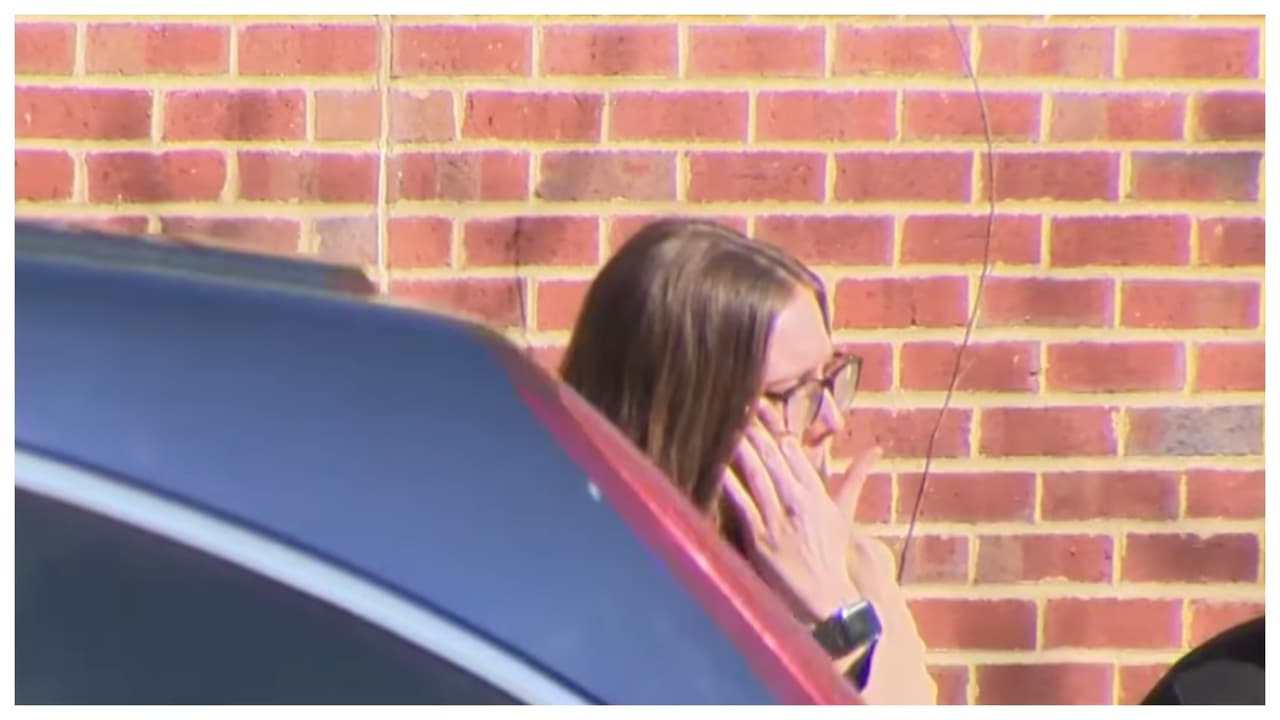 A Luz Hernández la sobreviven dos hermanas, sus padres y tres hijos, quienes la recuerdan, en palabras de su hermana “
<a href="https://www.univision.com/local/nueva-york-wxtv/familia-amigos-recuerdan-luz-hernandez-maestra-dominicana-asesinada-nueva-jersey-fotos" target="_blank">como la mejor hija, hermana y madre del mundo”. </a>