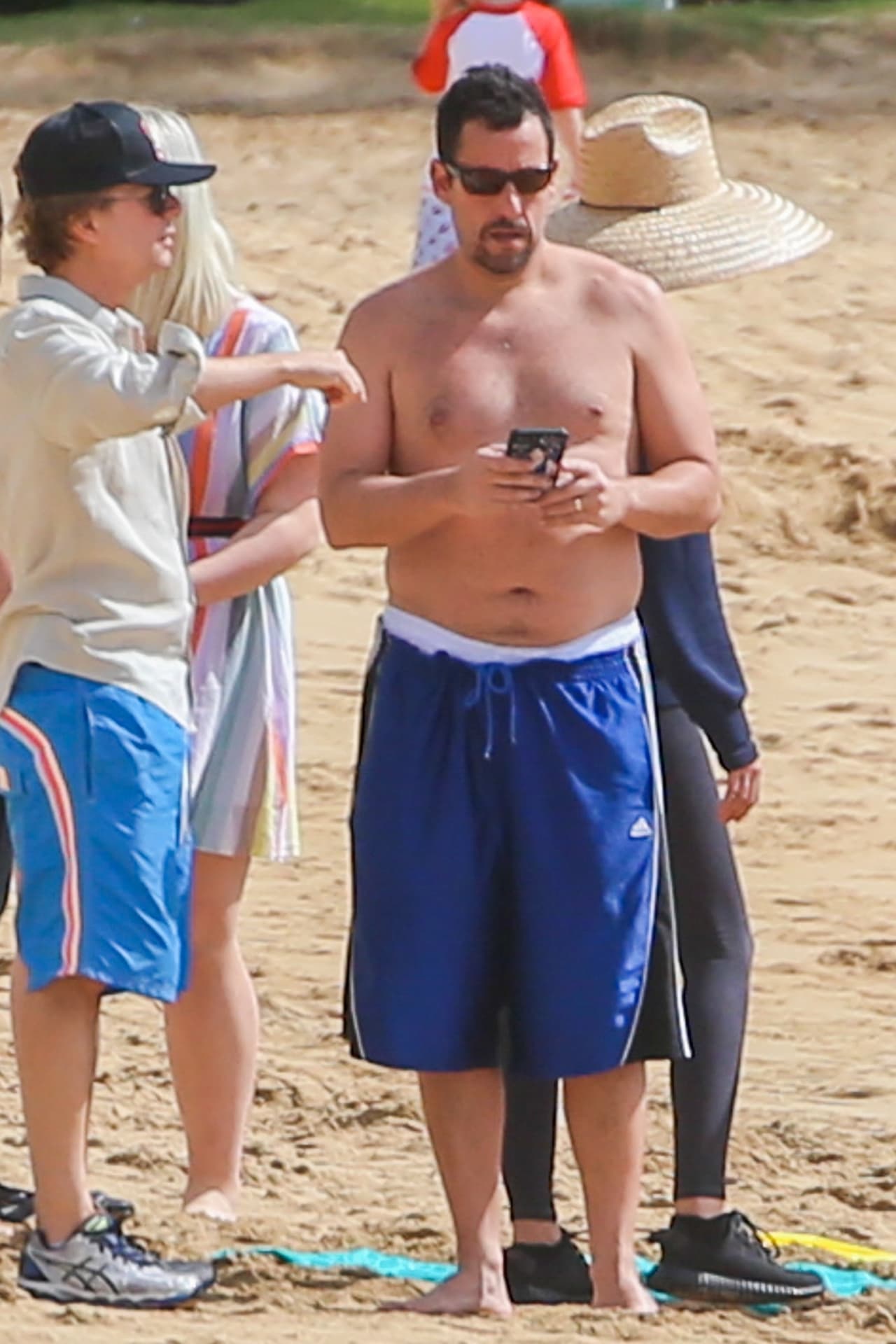 <b>Adam Sandler</b> es tremendo comediante de Hollywood, pero eso no lo hace deportista de alto rendimiento.