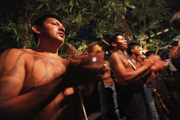 Los indígenas kayapó y otros pueblos indígenas de la zona llevan protestando contra el proyecto de la presa desde que su construcción se propuso, inicialmente en los años ochenta.