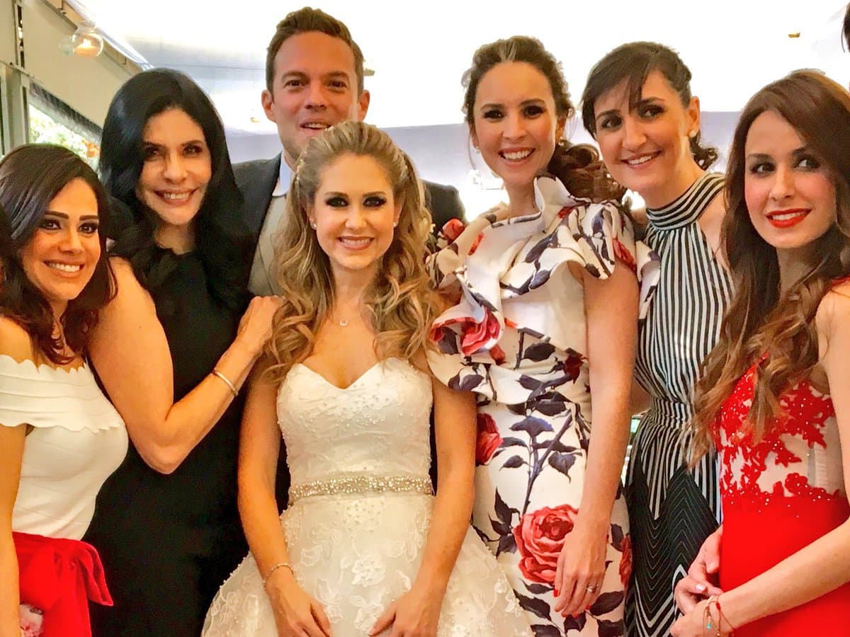 <b><a href="http://www.univision.com/temas/luz-elena-gonzalez">Luz Elena González</a></b>,
<b><a href="http://www.univision.com/temas/raquel-garza">Raquel Garza</a></b>, Andrea Torre y Odalys Ramírez fueron otras famosas que celebraron por todo lo alto el matrimonio de
<b><a href="http://www.univision.com/temas/ingrid-martz">Ingrid</a></b> y Rodrigo.