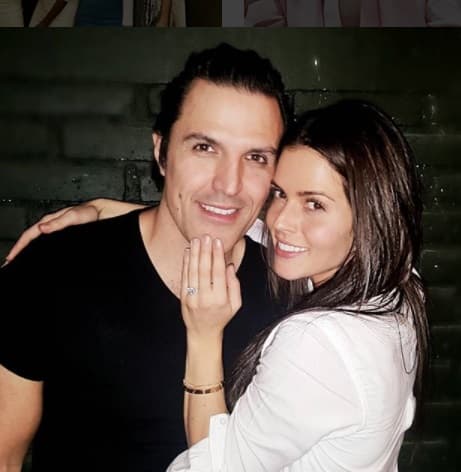 Tras 4 años de relación, en febrero de 2016, el productor le entregó el anillo de compromiso a la actriz en una elaborada sorpresa, donde simuló un restaurante, en el que tras recibir el sí, aparecieron todos los amigos y familiares de la pareja, que esperaban en silencio para celebrar el evento.
