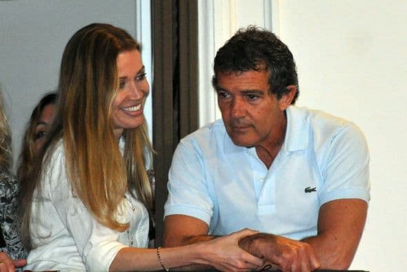 Con su novia, Nicole Kimpel vive un intenso romance.