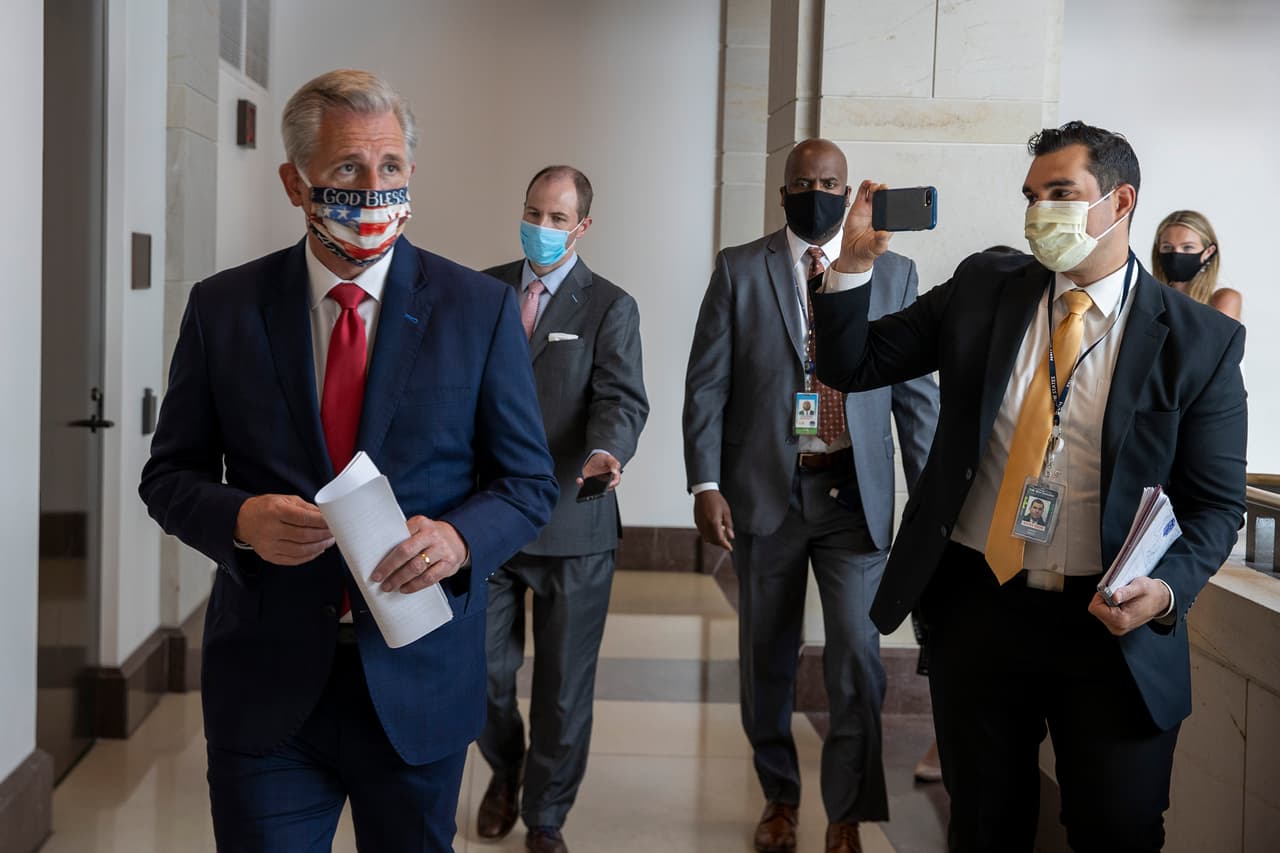 ¿Desafío a Trump? Kevin McCarthy, uno de los principales líderes republicanos apoya el uso de mascarillas