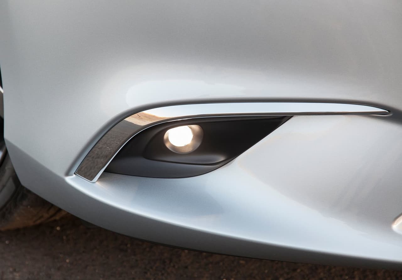 El paquete i Grand Touring agrega faros para niebla, climatizador automático doble zona, llave inteligente, asientos delanteros con sistema de calefacción y ajustables en forma eléctrica y cámara de reversa.