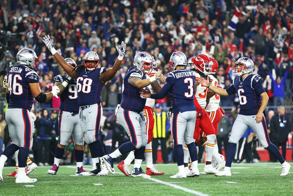 Un total de 83 puntos conjuntos fue el resultado de un partido de locura y de grandes emociones del domingo por la noche que terminó con el triunfo de New England y el fin del invicto de los Chiefs.