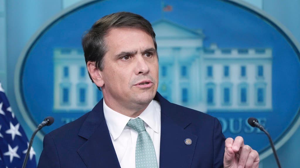El fiscal general adjunto Todd Blanche habla con los medios de comunicación, el viernes 27 de junio de 2025, en la sala de prensa de la Casa Blanca en Washington.