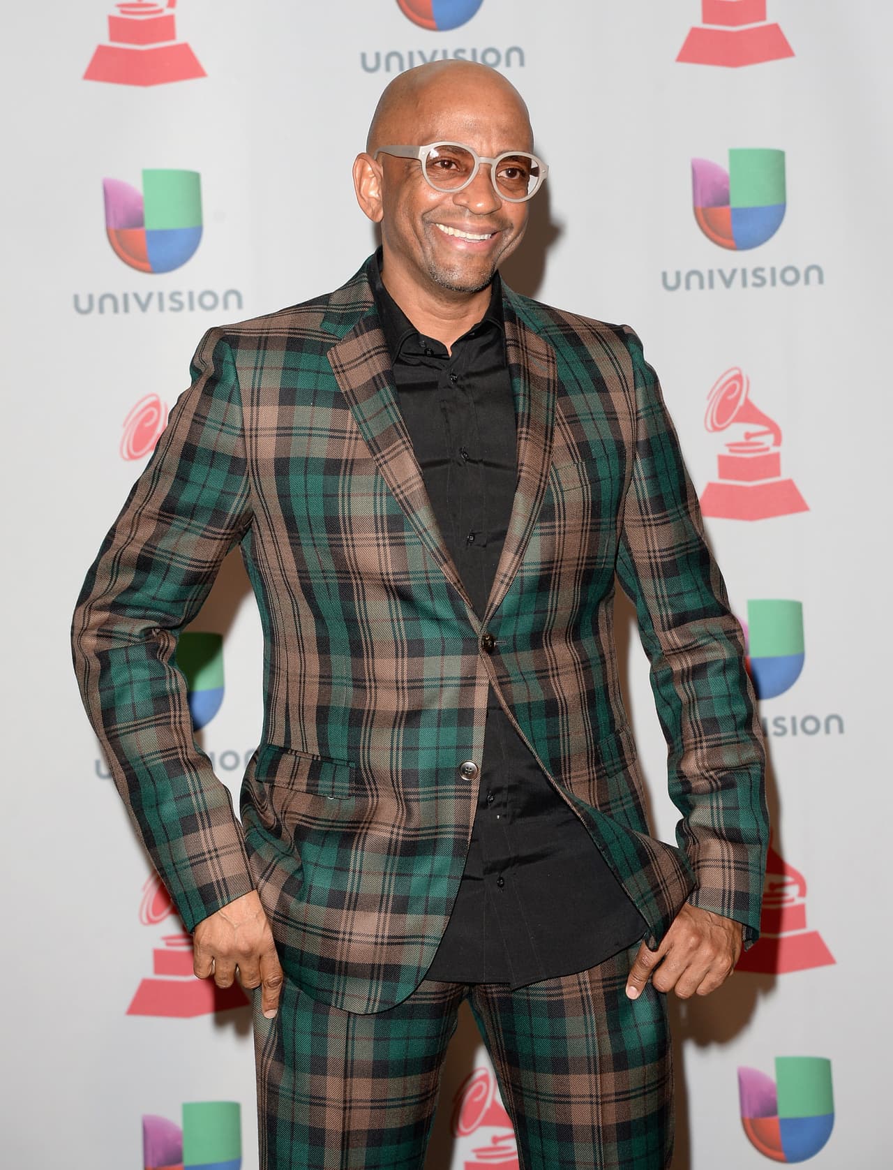 Sergio asegura que en las audiciones le llamó la atención que muchas candidatas preferían cantar en inglés: “Las latinas están cantando mucho en inglés y por eso metimos varias canciones en inglés con sabor latino”, explicó sobre la selección de los temas que las participantes interpretarán.