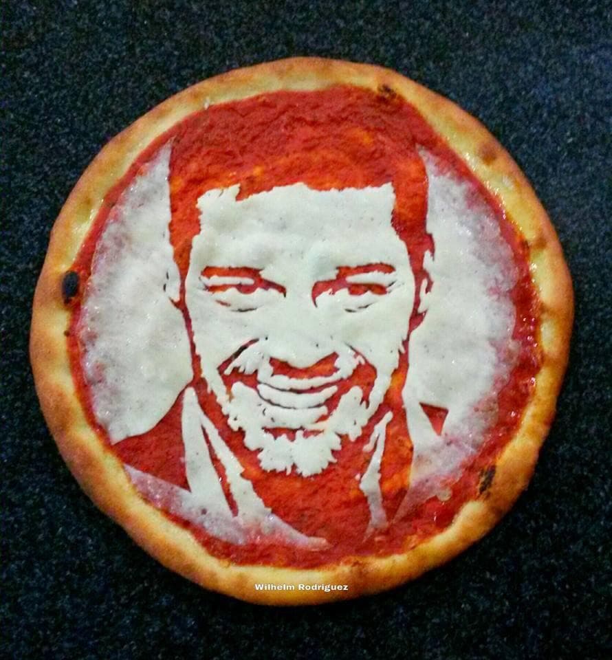 El rostro del "astro boricua" Ricky Martin también quedó plasmado en una pizza, esta creación le tomó a Rodríguez tres horas.