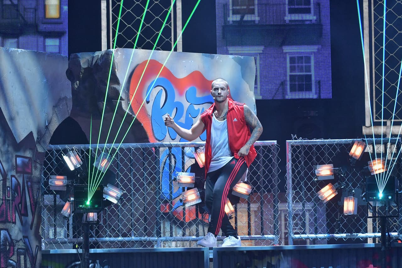 <b>Loco - Maluma (2011)</b>
<br>"Yo nunca pensé que el amor llegara a mí
<br>tanto fracasé que pensé hasta desistir 
<br>yo nunca pensé que el amor llegara a mí 
<br>tanto fracasé pero ya te tengo aquí"