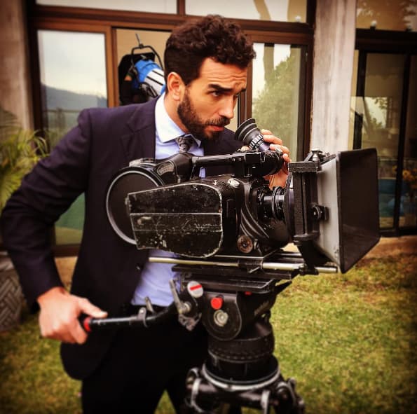 Dará vida a Néstor, un hombre ambicioso y egoísta, y aunque aparenta ser buen compañero, a la primera oportunidad traiciona.