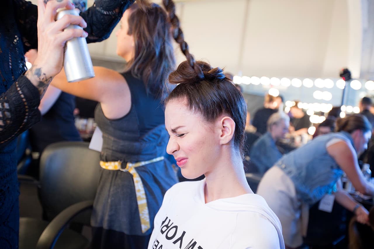 Las modelos de la colección Primavera - Verano 2016 de Stella Nolasco no pierden el 'glamour' ni un segundo. Así las cachamos ensayando y preparándose para una de las colecciones más esperadas del NYFW. Diseñadora Stella Nolasco. NYFW, Spring/Summer 2016 - 09/16/2015