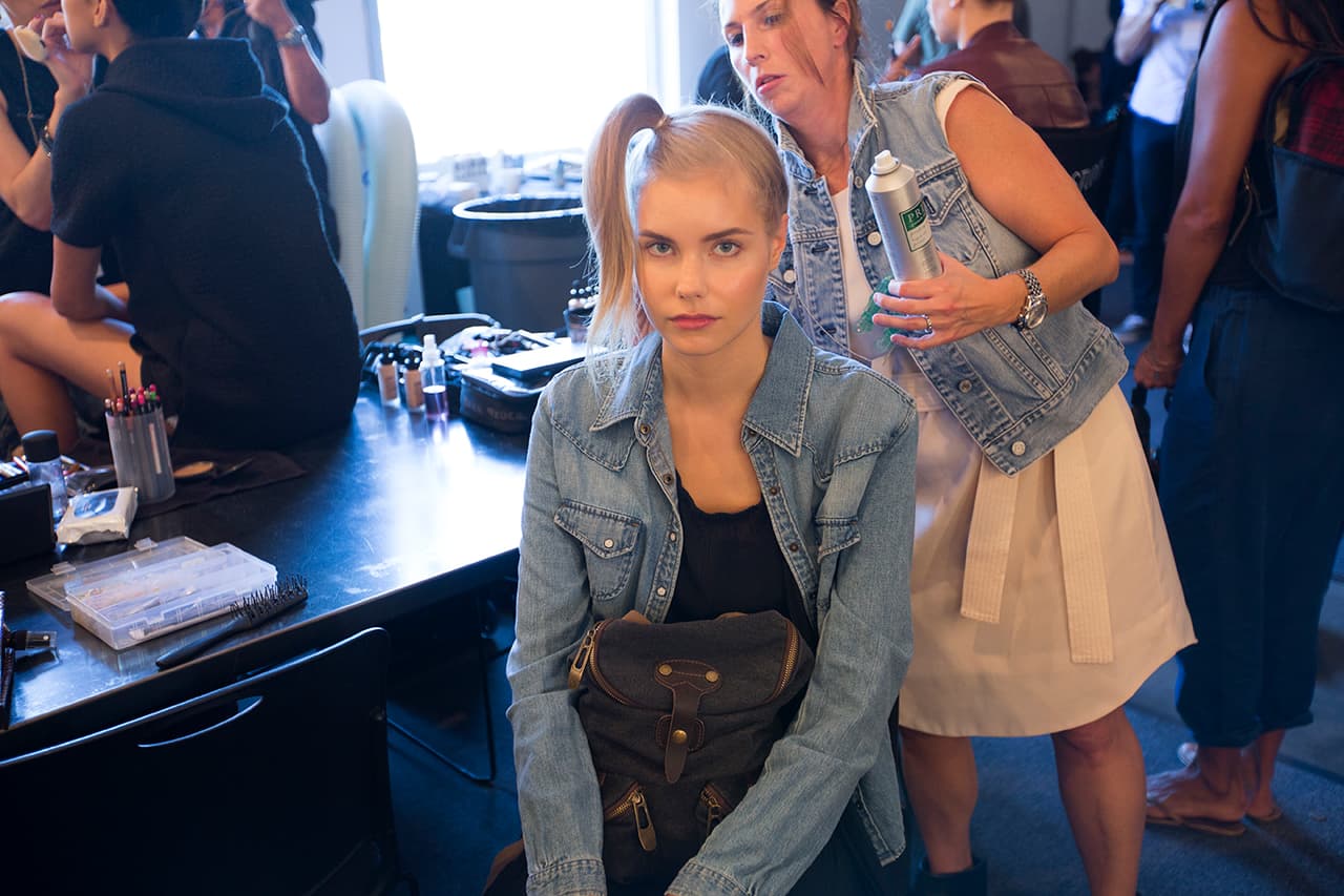 Las modelos de la colección Primavera - Verano 2016 de Stella Nolasco no pierden el 'glamour' ni un segundo. Así las cachamos ensayando y preparándose para una de las colecciones más esperadas del NYFW. Diseñadora Stella Nolasco. NYFW, Spring/Summer 2016 - 09/16/2015