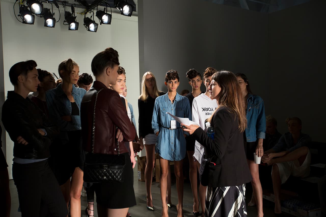 Las modelos de la colección Primavera - Verano 2016 de Stella Nolasco no pierden el 'glamour' ni un segundo. Así las cachamos ensayando y preparándose para una de las colecciones más esperadas del NYFW. Diseñadora Stella Nolasco. NYFW, Spring/Summer 2016 - 09/16/2015