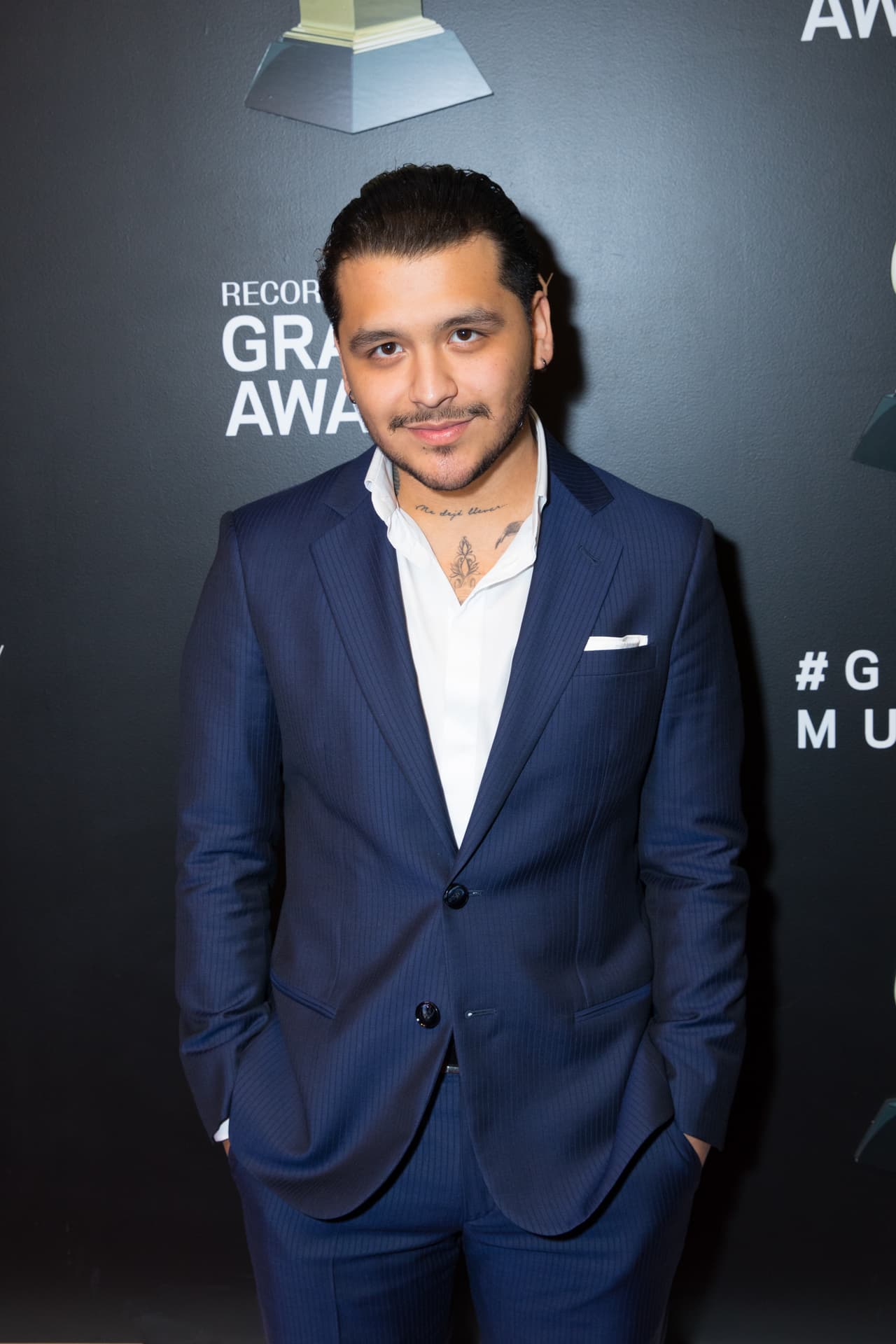 "Me sacó a bailar y no lo vi fuera de lo normal […] Se me hizo guapísima", confesó el intérprete de 'Adiós amor' en entrevista con People en Español.
<br>