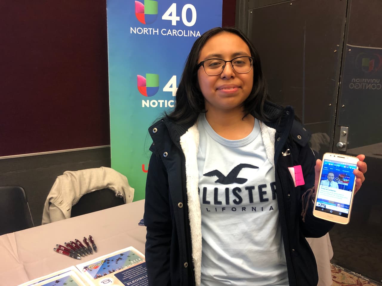 Estudiantes descargan la APP de Univision 40 North Carolina durante el Hispanic Education Summit 2019