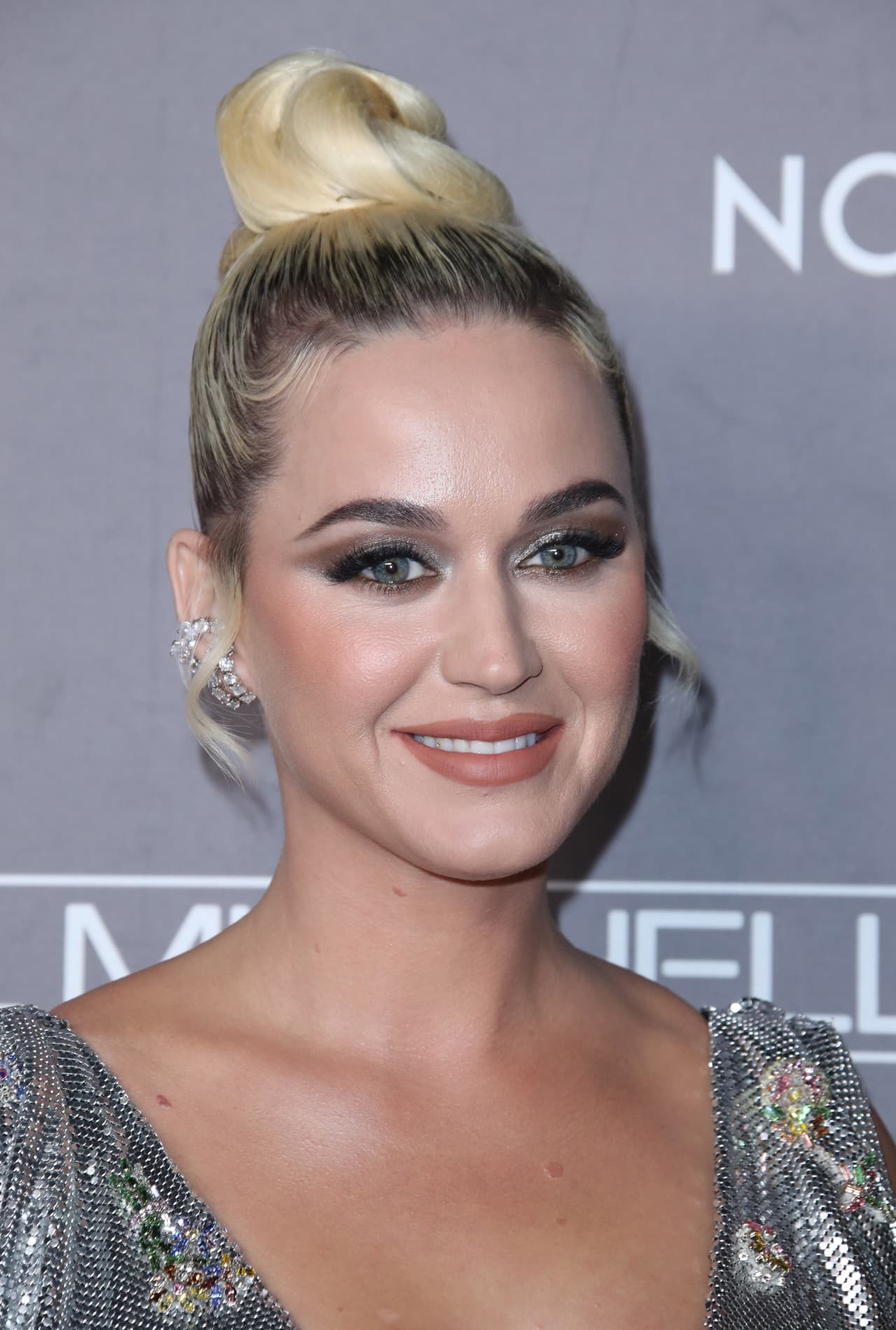 Katheryn Elizabeth Hudson eligió quedarse como Katy Perry para convertirse en una famosa cantante.
<br>