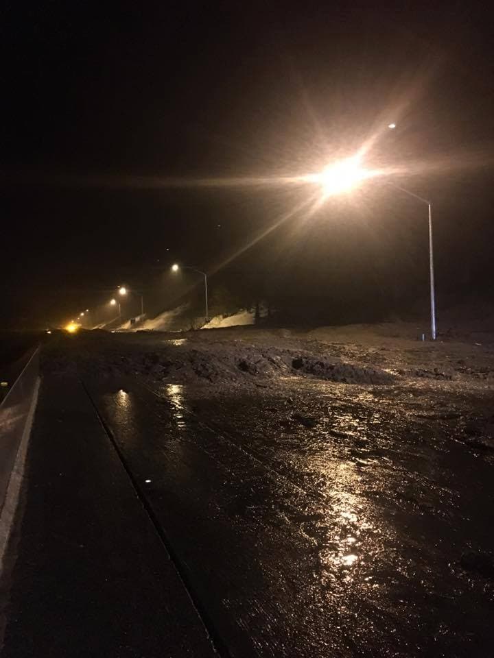 Deslave en la autopista interestatal I-80 en sentido oeste ocasionó su cierre a la altura de Truckee.