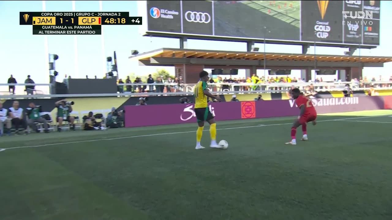 ¡Jamaica le da la vuelta! Cabezazo de Jon Russell para el 2-1