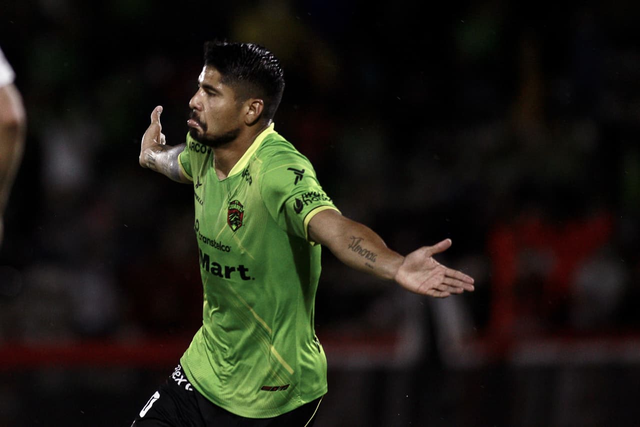 El descanso no previsto le ayudó a Juárez a plantarse mejor en la cancha y al 35, Martín Galván empató el juego con una jugada de fantasí que culminó con un punterazo.